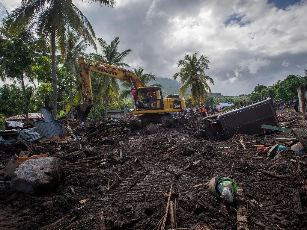 Bencana tanah longsor di Desa Nelelamadike, Kecamatan Ile Boleng, Kabupaten Flores Timur, Nusa Tenggara Timur (NTT). (ANTARA FOTO/Aditya Pradana Putra)