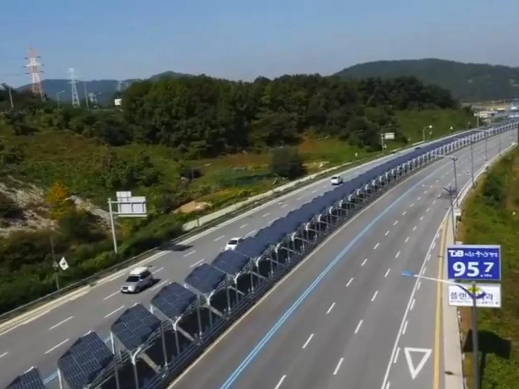 Jalur sepeda beratap panel surya di Korea Selatan (Road.cc)