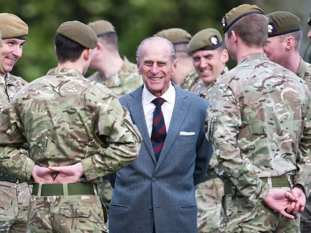 Pangeran Philip saat berkunjung ke pangkalan militer. (Instagram@royalfamily)