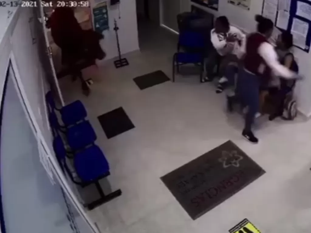 Cuplikan video sapi yang masuk ke rumah sakit. (photo/Youtube/ViralPress)