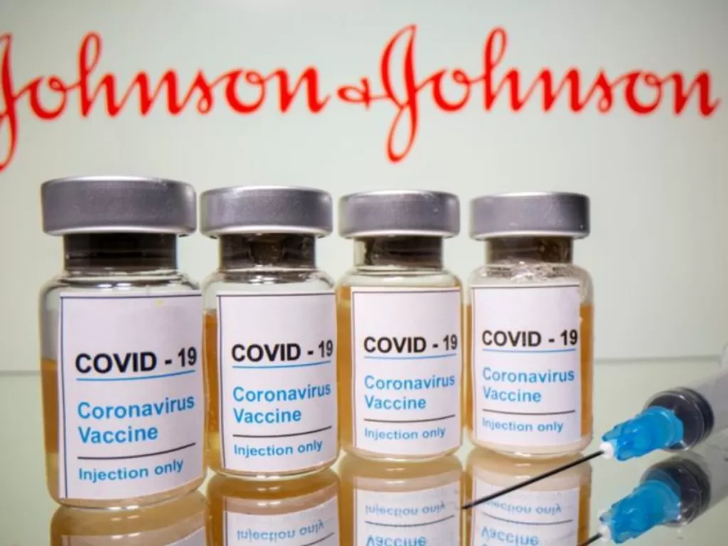 Ilustrasi vaksin Covid-19 Johnson & Johnson. (REUTERS/Dado Ruvic)