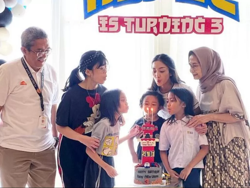 Perayaan Ulang Tahun Anak Ririn Dwi Ariyanti. (Instagram/@ririndwiariyanti)