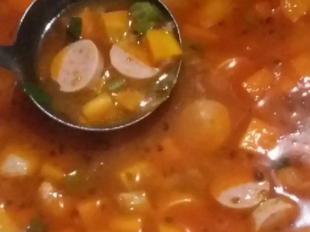 Sup Merah Sosis Sayuran (Cookpad/Zhaskya Adyanarti)