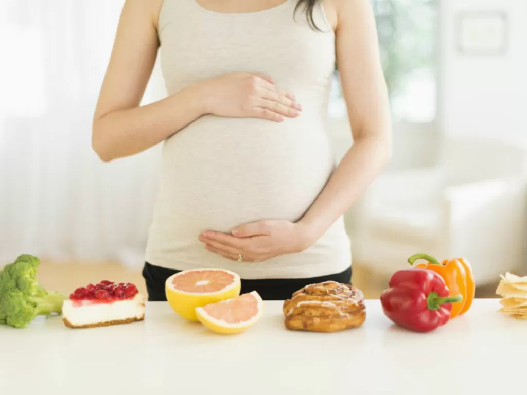 Ilustrasi ibu hamil makan. (Yemek.com)