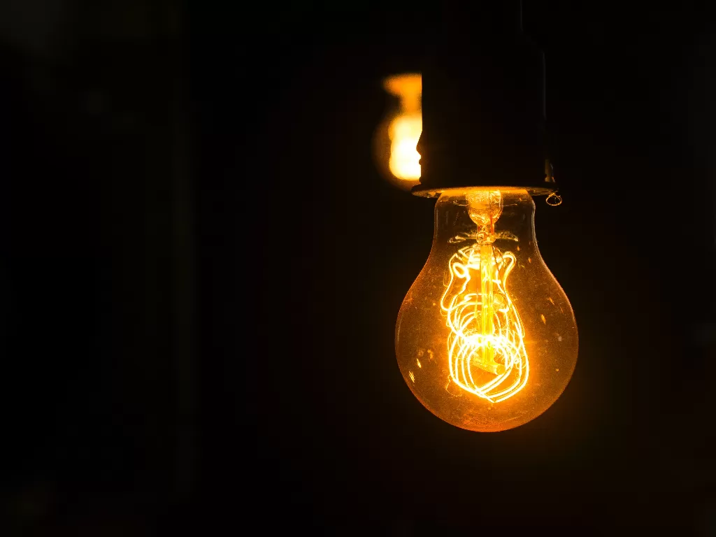 Lampu (Photo by Daniel Reche from Pexels)