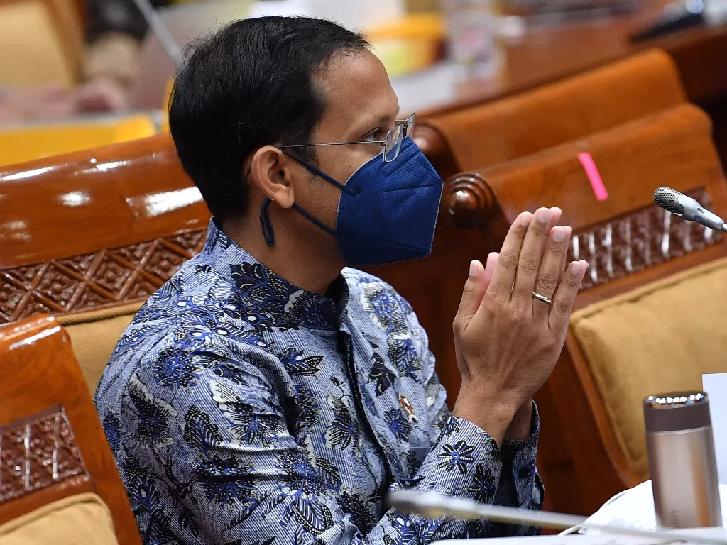Mendikbud Nadiem Makarim mengikuti rapat kerja dengan Komisi X DPR di Kompleks Parlemen, Senayan, Jakarta, Rabu (10/3/2021). (ANTARA FOTO/Sigid Kurniawan)
