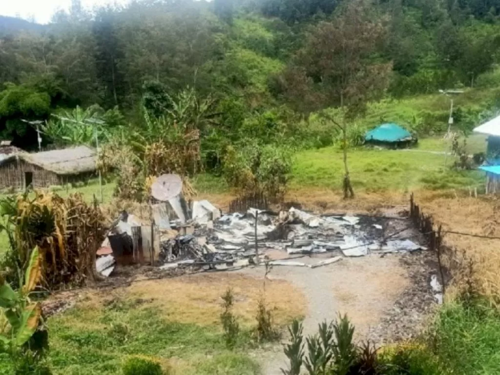 Rumah warga yang dibakar KKB di Beoga, Kabupaten Puncak. ANTARA/HO
