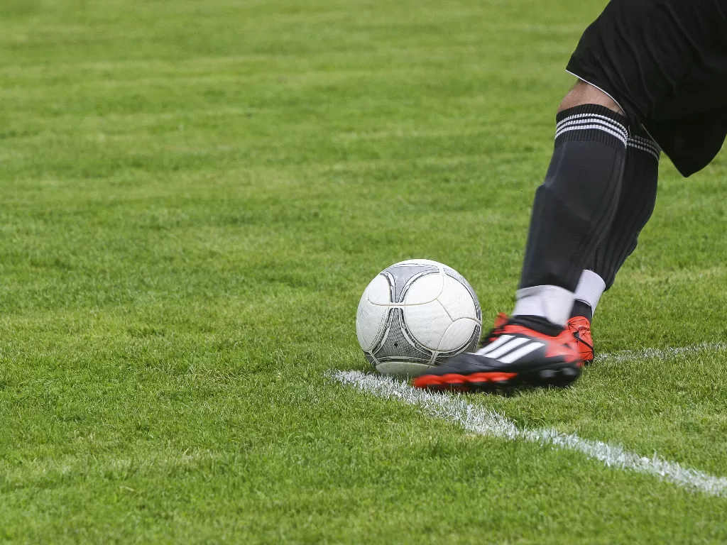 Bermain sepak bola. (photo/Ilustrasi/Pexels/Pixabay)