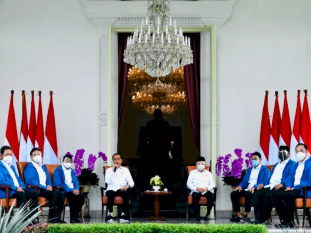 Presiden Jokowi dan Wapres Maruf Amin serta 6 Menteri Baru. (ANTARA FOTO/Setpres/Laily Rachev)