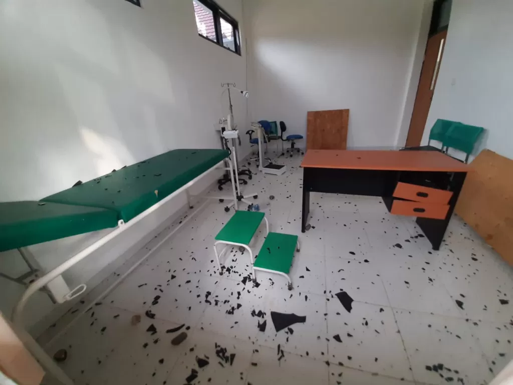 Suasana Rumah Sakit Umun Daerah (RSUD) Elfrida Sara di Distrik Kenyam, Kabupaten Nduga, Papua pasca dirusak dan dijarah. (Foto; Dok. Humas Polda Papua)
