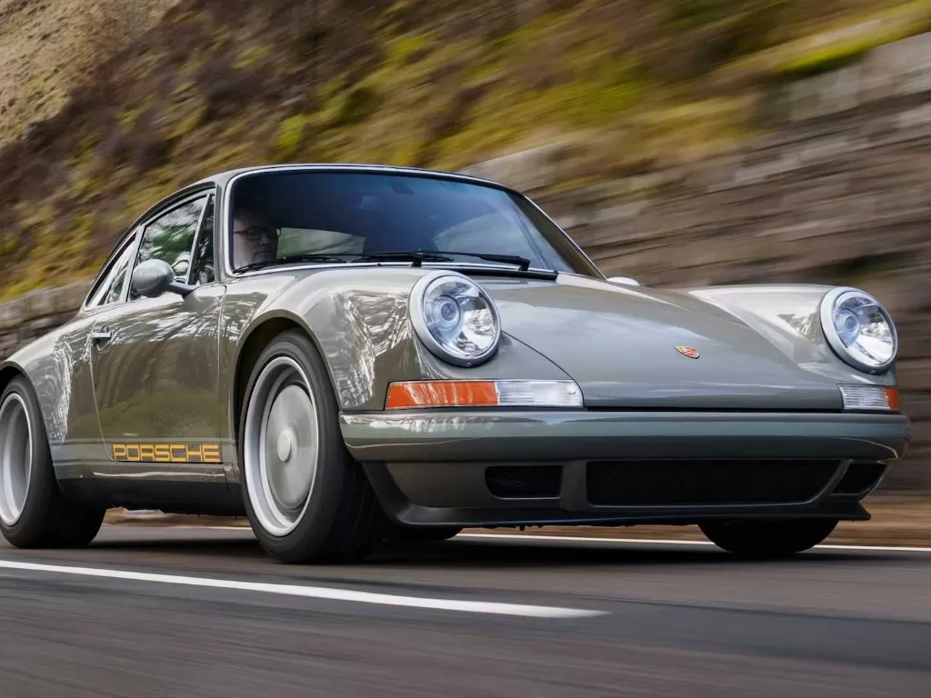 Tampilan restorasi Theon Design pada Porsche 911. (photo/Dok. Motor1) 