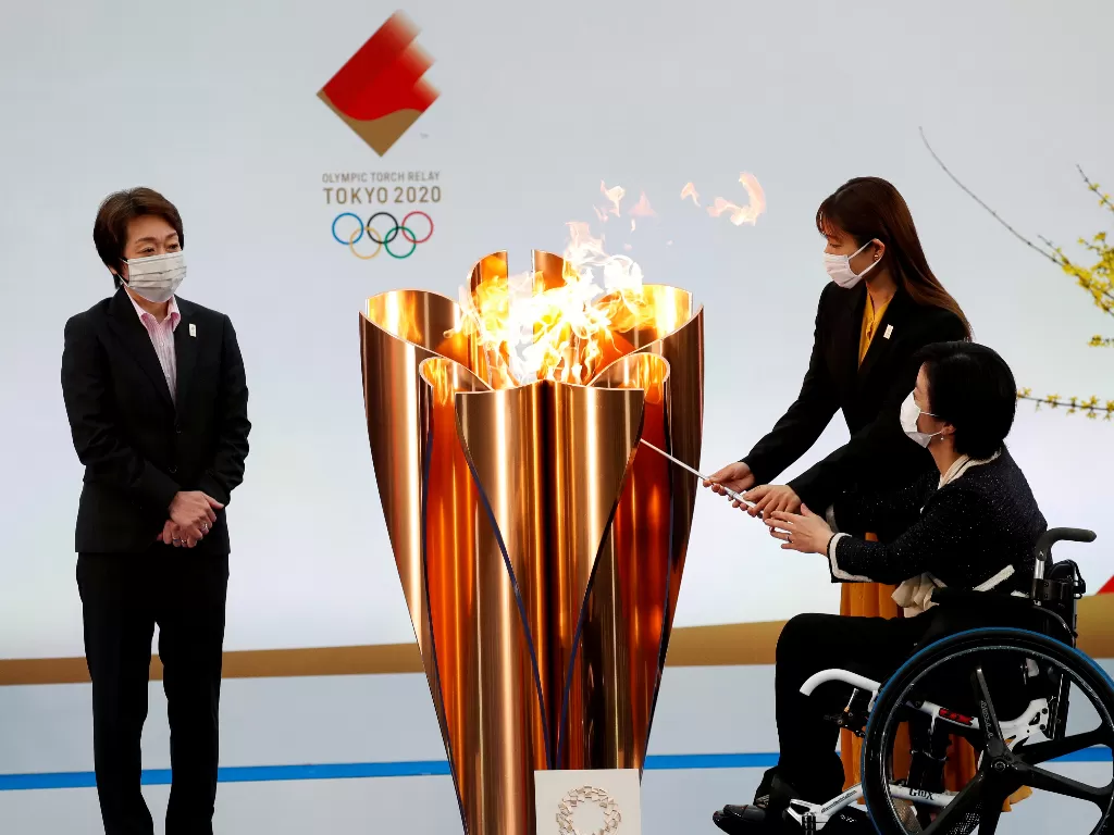 Obor Olimpiade pada hari pertama estafet obor Olimpiade Tokyo 2020 (REUTERS/Kim Kyung-Hoon)