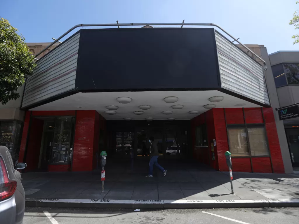 Kondisi Bioskop Empire theater di San Francisco, California, AS. (REUTERS/Nathan Frandino