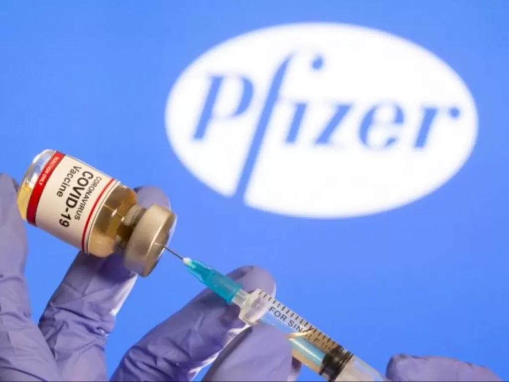 Ilustrasi vaksin virus corona sari Pfizer. (REUTERS/Dado Ruvic).
