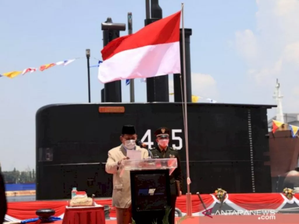 Menhan Prabowo Subianto saat memberikan sambutan pada penyerahan kapal selam, Alugoro-405 di Galangan Kapal PT PAL Indonesia, Surabaya. (photo/ANTARA/HO-Humas Setjen Kemhan)