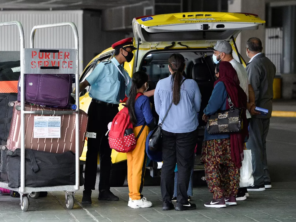 Penumpang dari New Delhi tiba di bandara Kanada (Ilustrasi/REUTERS/Jennifer Gauthier)