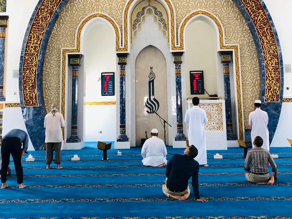 Ilustrasi di dalam Masjid. (photo/Unsplash/@mohammadwasim)