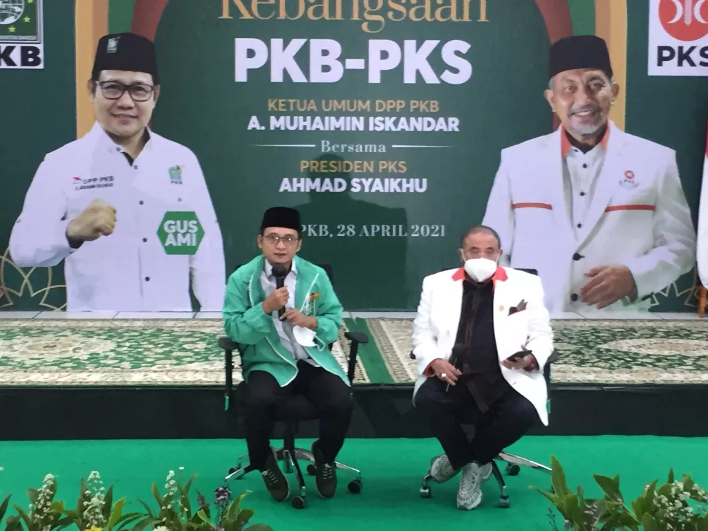 Sekjen PKS Aboe Bakar bersama dengan Sekjen PKB Muhammad Hasanudin Wahid (INDOZONE/Harits Tryan Akhmad)
