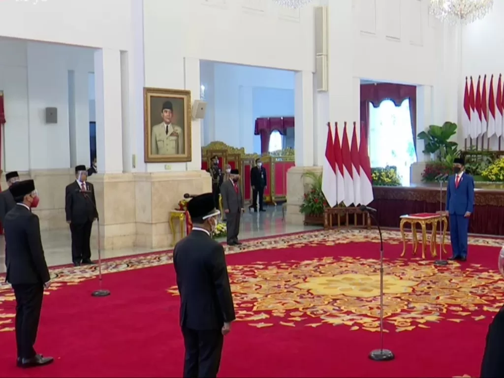 Presiden Jokowi melantik dua menteri dan satu kepala lembaga di Istana Negara, Jakarta Pusat, Rabu (28/4/2021). (YoutubeSetpres)