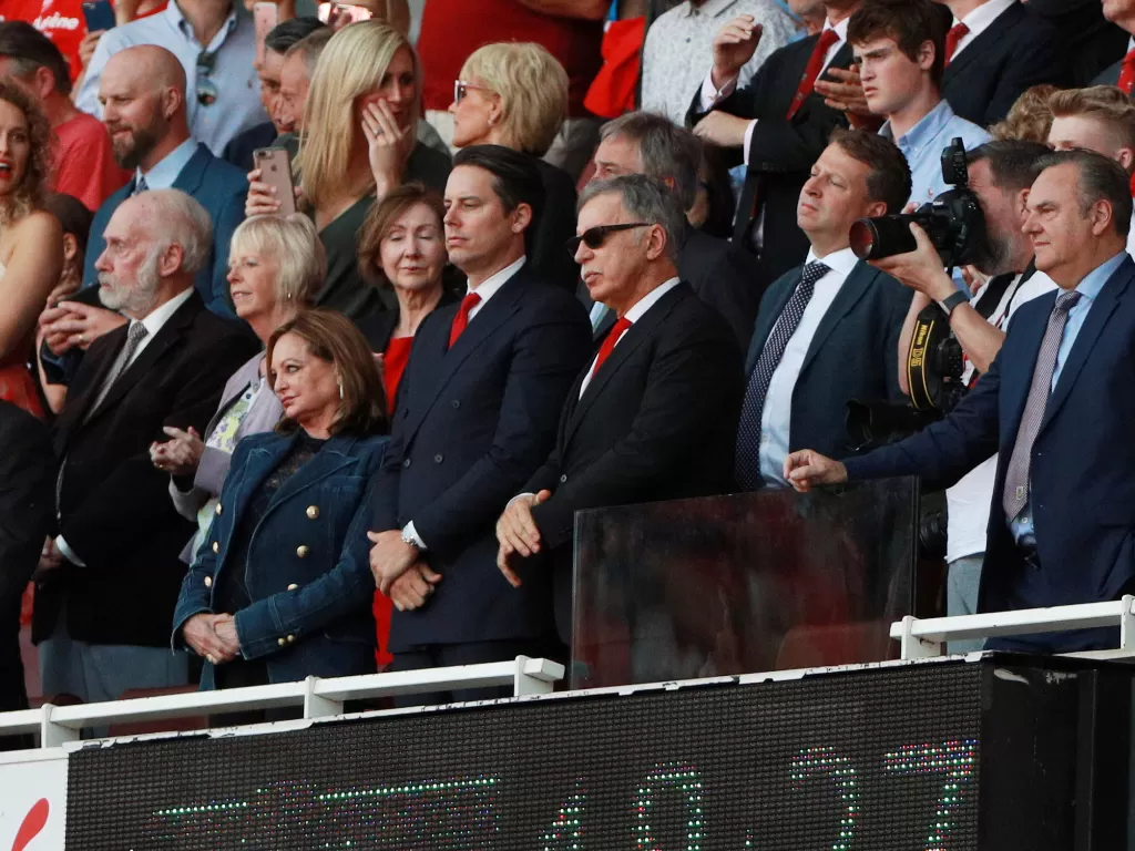 Pemilik Arsenal, Stan Kroenke, menyaksikan laga melawan Burnley di Liga Inggris (REUTERS/Ian Walton)