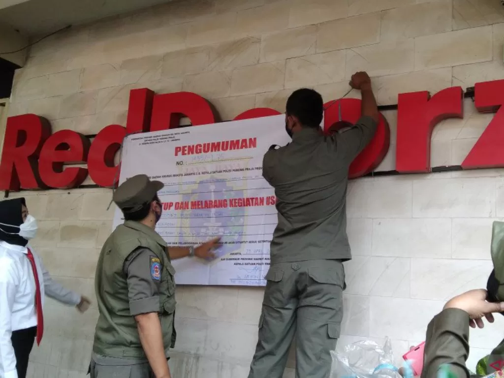 RedDoorz di Tebet ditutup Satpol PP (ANTARA)