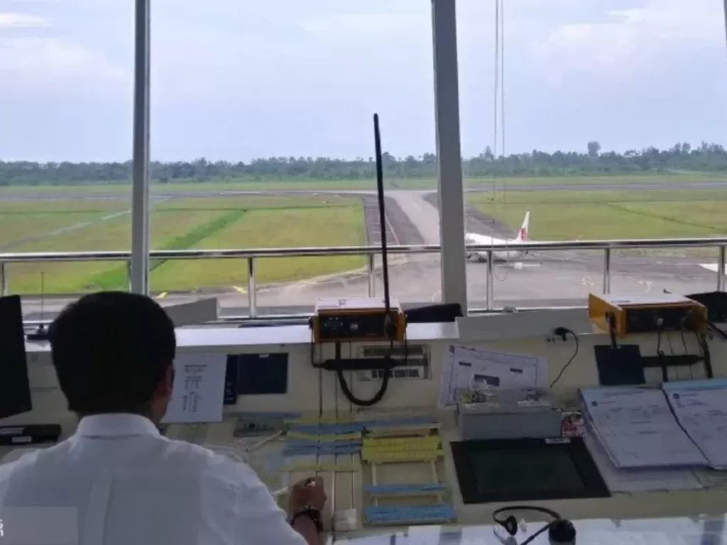 lustrasi - Petugas Air Traffic Controller AirNav. (photo/ANTARA/HO-Ikhwan Wahyudi)