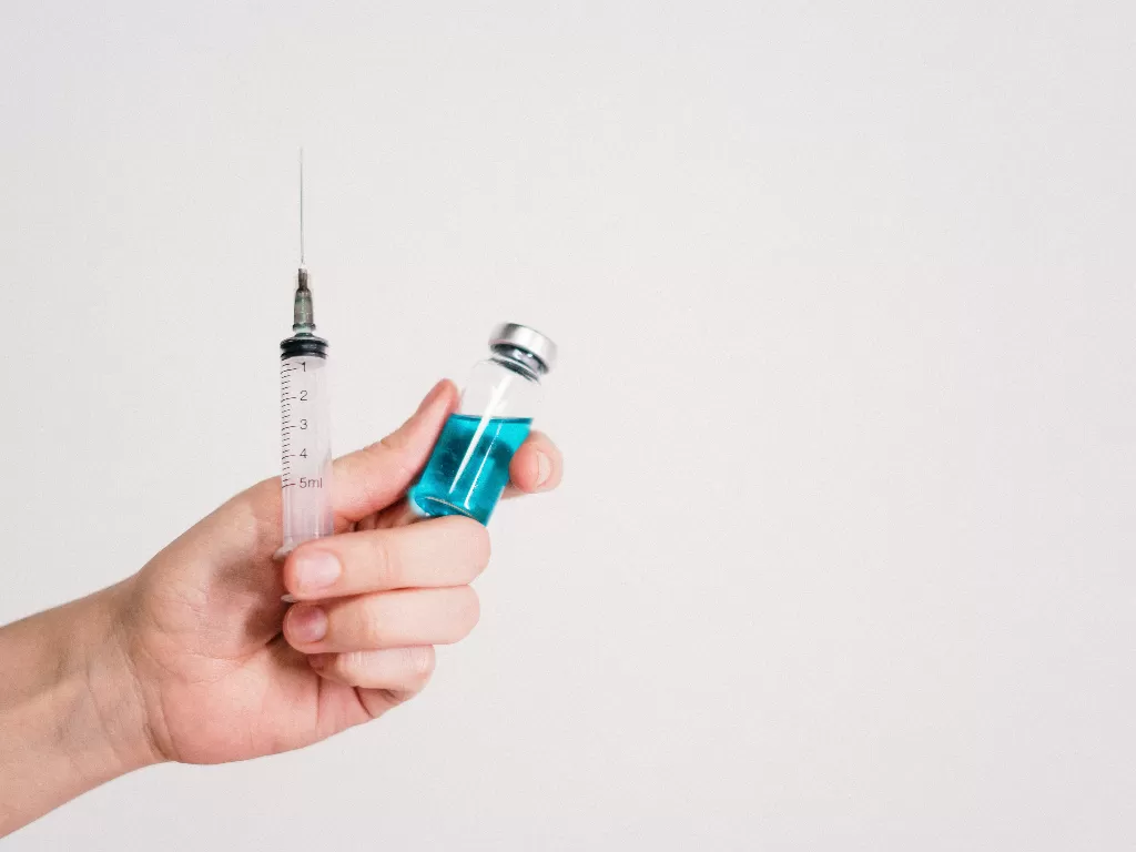 Ilustrasi Vaksin (Foto oleh cottonbro dari Pexels)