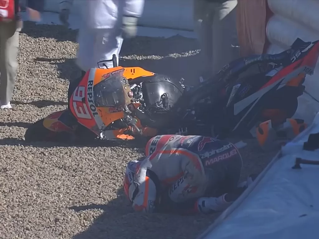 Pembalap MotoGP Marc Marquez saat mengalami kecelakaan (photo/MotoGP)