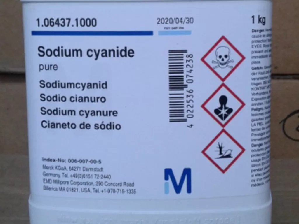 Sodium Cyanide NaCN yang dijual bebas. (Istimewa)