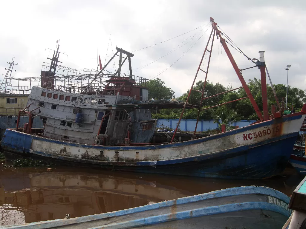 Kapal ikan asing ilegal berbendera Vietnam dengan nomor lambung KG 5090 TS (ANTARA FOTO/Jessica Helena Wuysang)