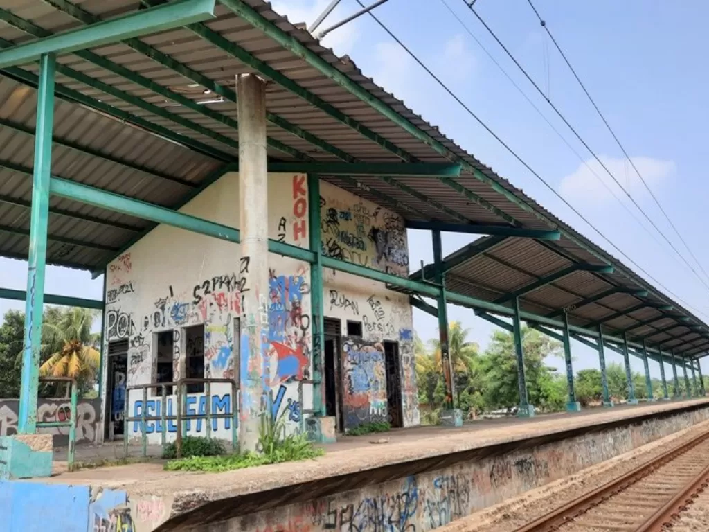 Kondisi Stasiun Pondok Rajeg saat ini, Rabu (5/5/2021. (ANTARA/Foto: Feru Lantara)
