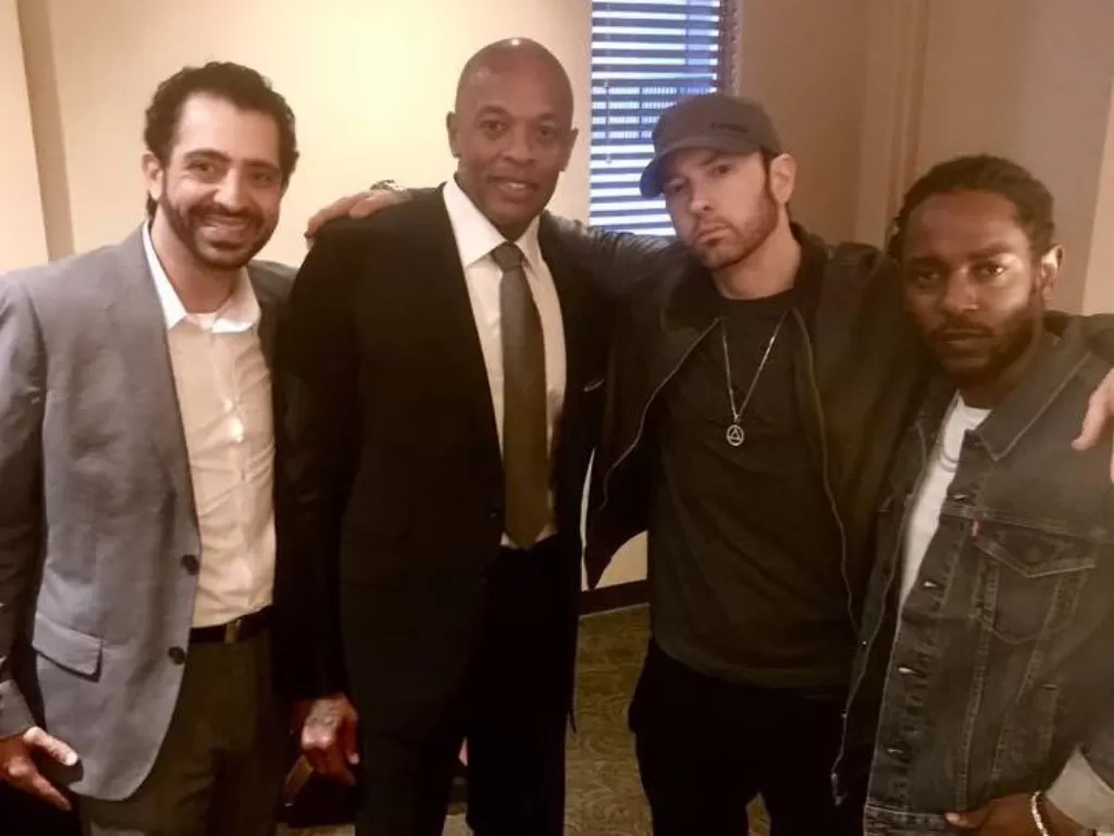 Potret kebersamaan Eminem, Dr. Dre, dan Kendrick Lamar. (photo/Twitter/@Fredwreck)
