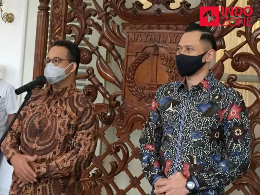 Gubernur DKI Jakarta Anies Baswedan dan Ketum Partai Demokrat AHY di Balai Kota DKI, Kamis (6/5/2021). (INDOZONE/Sarah Hutagaol)