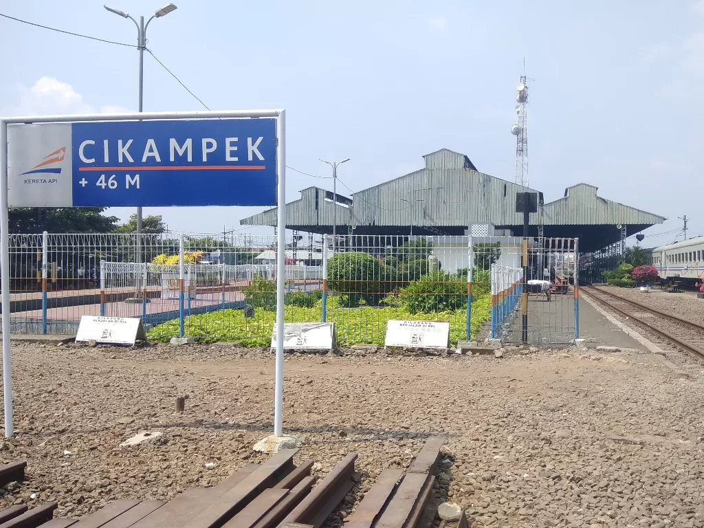 Stasiun kereta api Cikampek. (id.wikipedia.org)