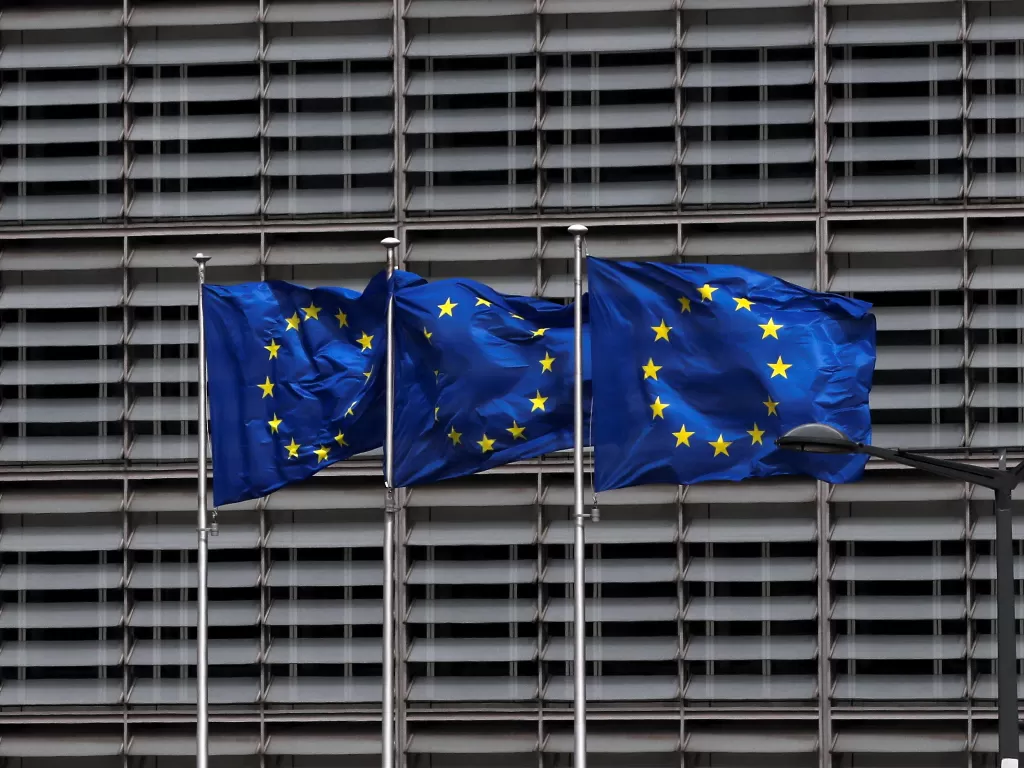 Bendera Uni Eropa. (REUTERS/YVES HERMAN)