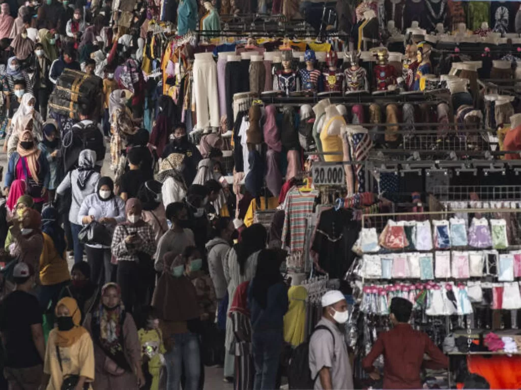 Kerumunan di Pasar Tanah Abang Jakarta Pusat (ANTARA/Aprillio Akbar)