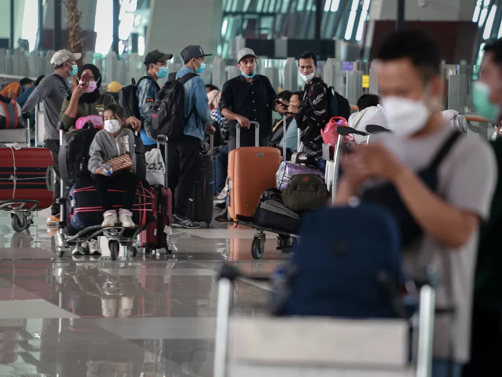 Calon penumpang di bandara Soetta (Ilustrasi/ANTARA FOTO/Fauzan)