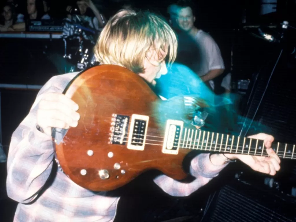 Tampilan rambut pirang Kurt Cobain. (photo/Dok. Bang)