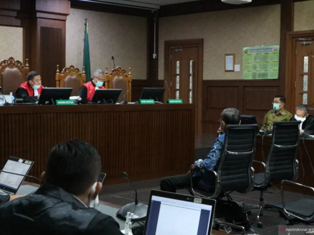  Direktur Jenderal Perlindungan dan Jaminan Sosial Kementerian Sosial Pepen Nazaruddin menjadi saksi untuk terdakwa mantan Menteri Sosial Juliari Batubara di pengadilan Tipikor Jakarta pada Senin (10/5).  (photo/ANTARA/Desca Lidya Natalia)