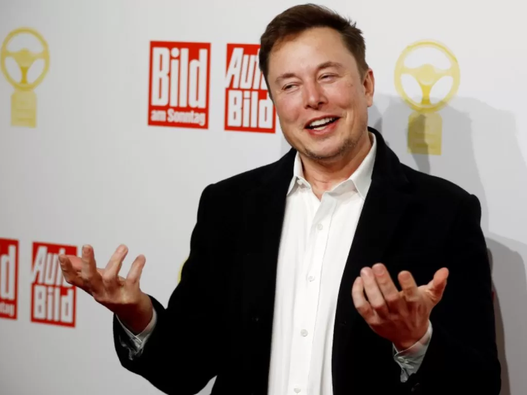 Pemilik SpaceX dan CEO Tesla Elon Musk tiba di karpet merah untuk penghargaan mobil 