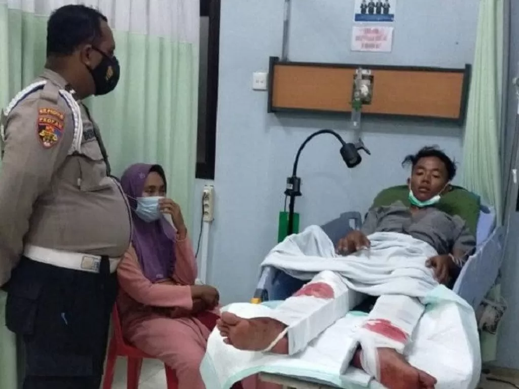  Salah satu korban ledakan petasan sedang dirawat di RS Mardi Rahayu Kudus, Jawa Tengah, Rabu (12/5/2021). (photo/ANTARA/HO)