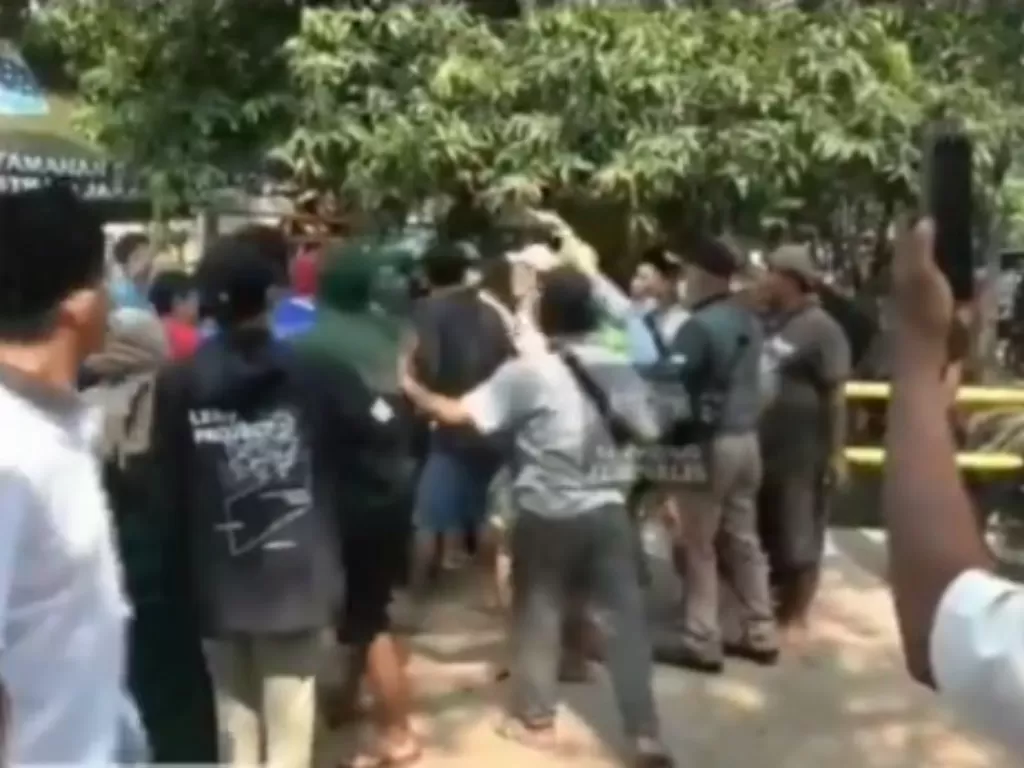 Kericuhan di TPU Tegal Alur, Jakarta Barat (Istimewa)