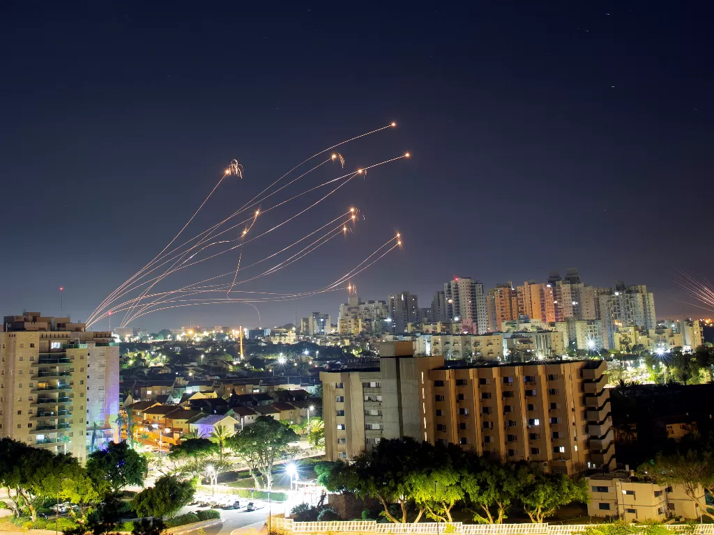 Iron Dome Israel  mampu mencegat roket yang diluncurkan dari Gaza (REUTERS/Amir Cohen).