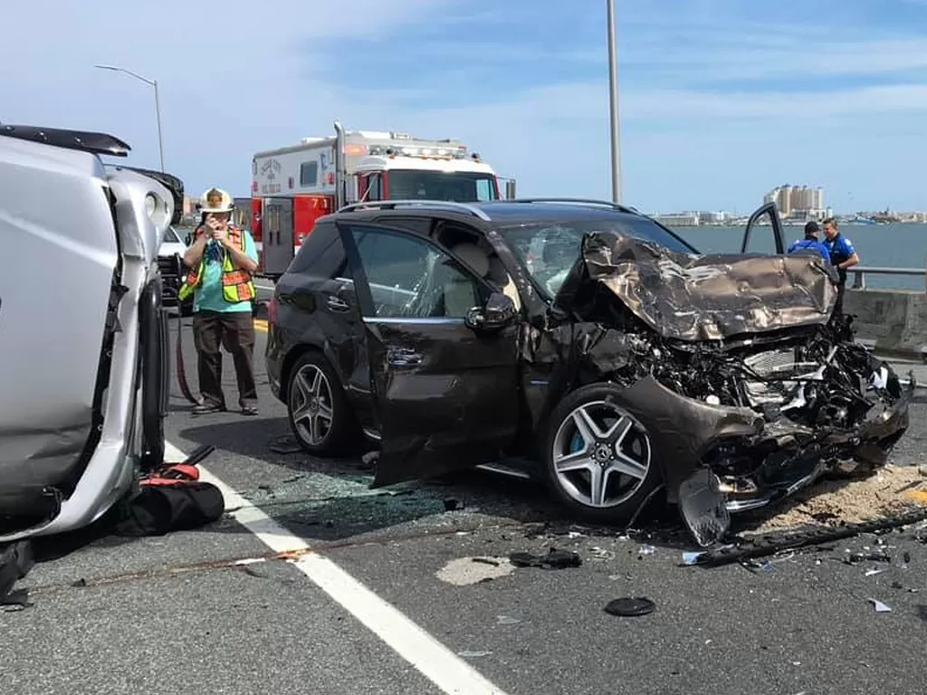 Mobil yang mengalami kecelakaan di Ocean City, Maryland (photo/Facebook/Ocean City Police Department)