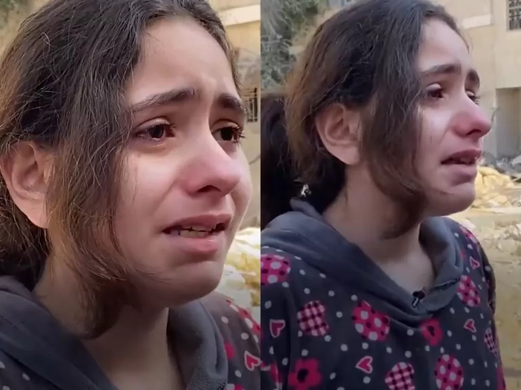 Gadis 11 tahun yang menangis atas peperangan di Gaza. (Photo/Twitter/@MiddleEastEye)