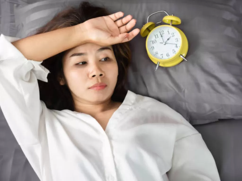 Ilustrasi cara mengatasi overthinking sebelum tidur (photo/istock/Doucefleur)