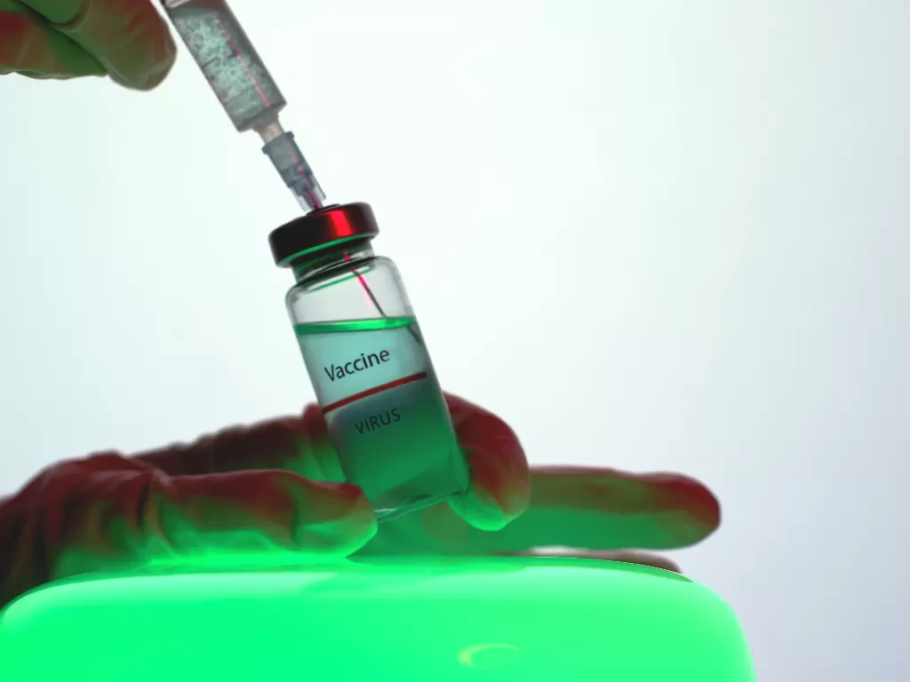 Ilustrasi vaksin AstraZeneca (Foto oleh Artem Podrez dari Pexels)