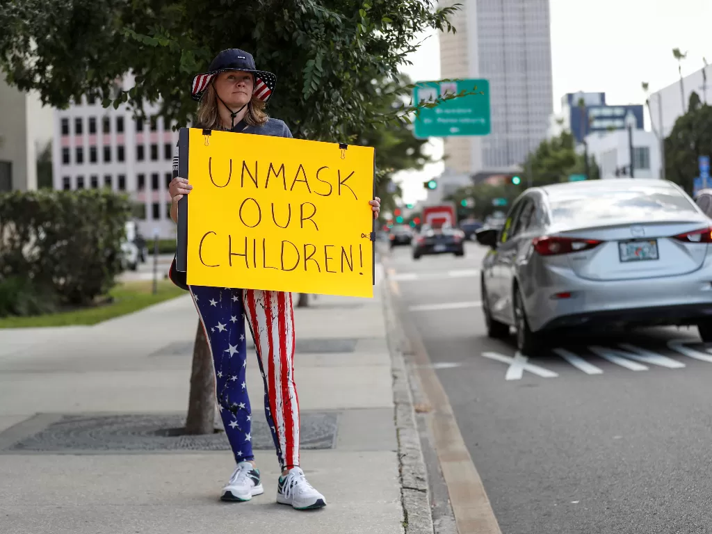 Warga di Tampa protes meminta penggunaan masker ditiadakan (Ilustrasi/REUTERS/Octavio Jones)