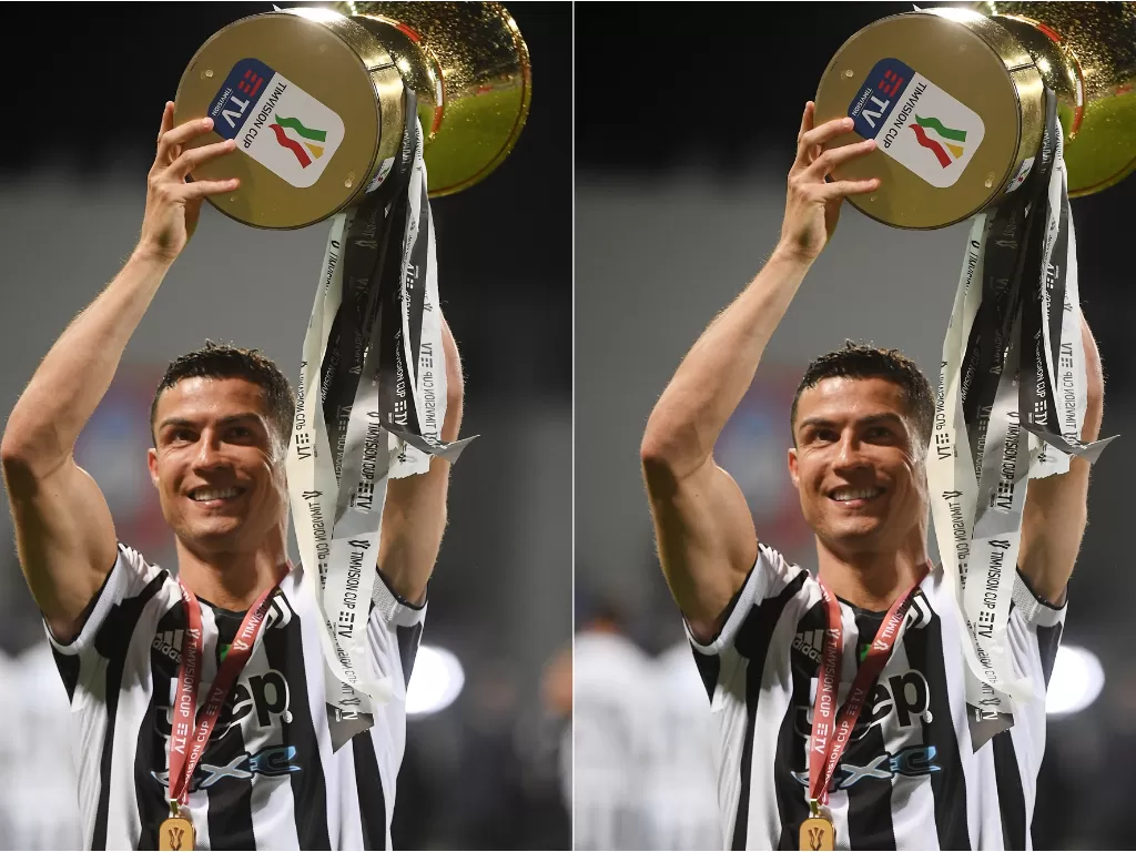Cristiano Ronaldo angkat trofi Coppa Italia. (REUTERS/ALBERTO LINGRIA)