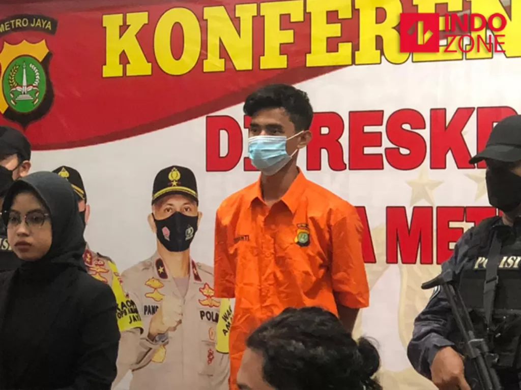 Konferensi pers penangkapan Rangga, DPO Pencurian-Pemerkosaan du Mapolda Metro Jaya. (INDOZONE/Samsudhuha Wildansyah).